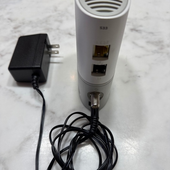 ARRIS (S33) - Cable Modem - Fast DOCSIS 3.1 Multi-Gigabit Modem - Picture 11 of 12